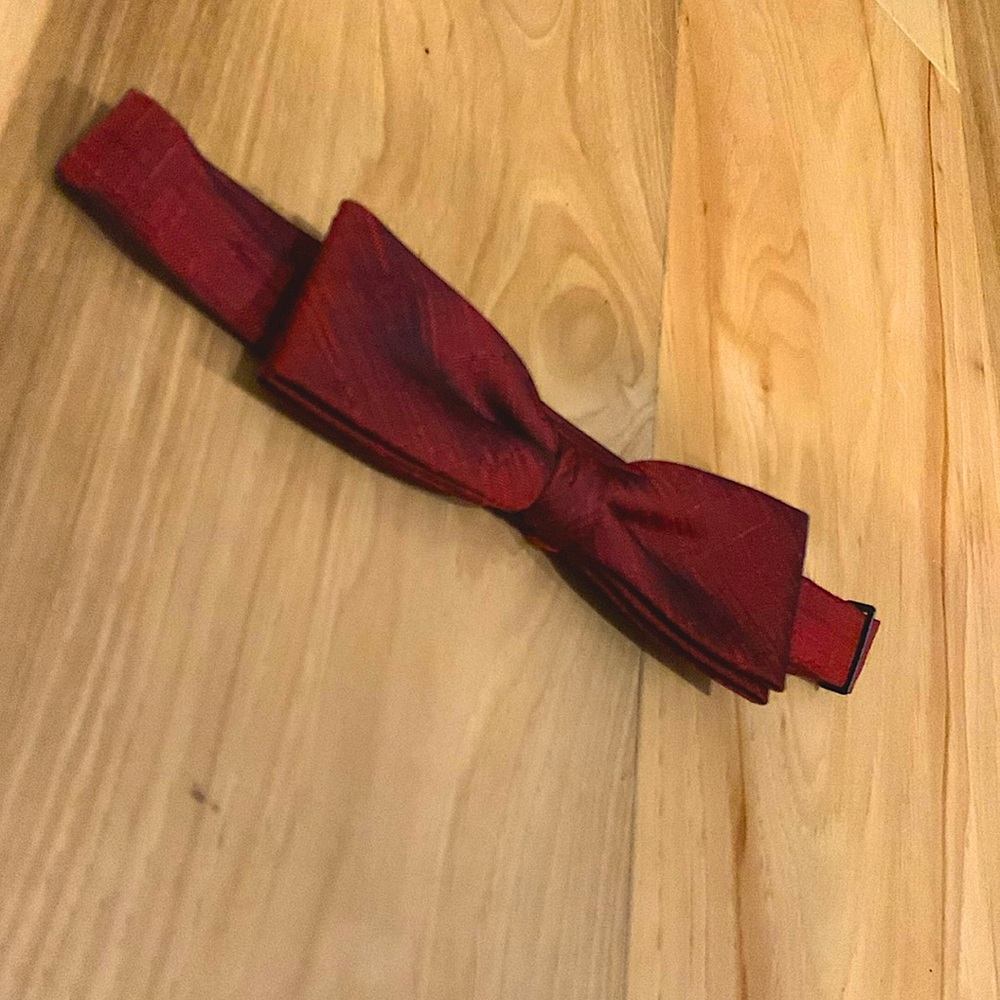 Vintage academia adjustable bow tie with metal clasps